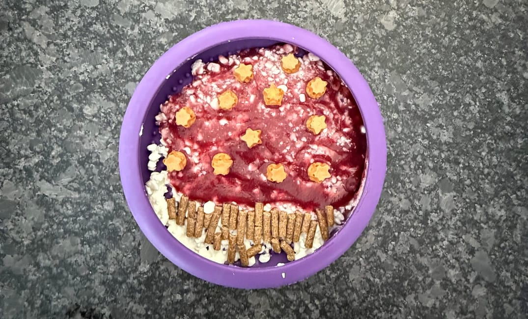 Ich glaube, ich habe ein neues Hobby gefunden: Den Hundenapf lecker gestalten!